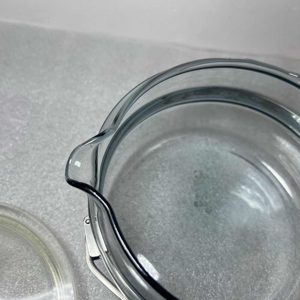 Vintage Pyrex 6322-B Flame Ware Glass Pan With Pour Spout & Lid 1 Quart - Picture 8 of 12